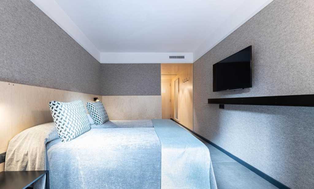 Ten hotels in Barcelona with an outdoor swimming pool to relax in